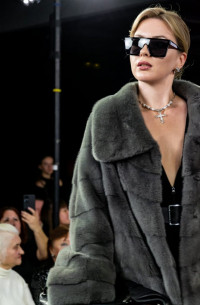 Новогодние и рождественские скидки до 50% на импортные шубы